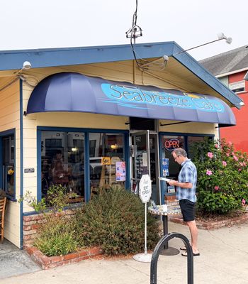 Linda's Seabreeze Café 20260802-storefront